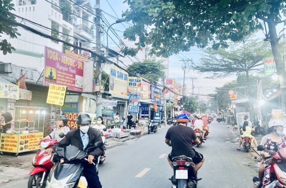 Bán nhà mặt tiền kinh doanh đường Đông Hưng Thuận 02, Quận 12, 4x26m, 1 lầu, giá 9 tỷ 900