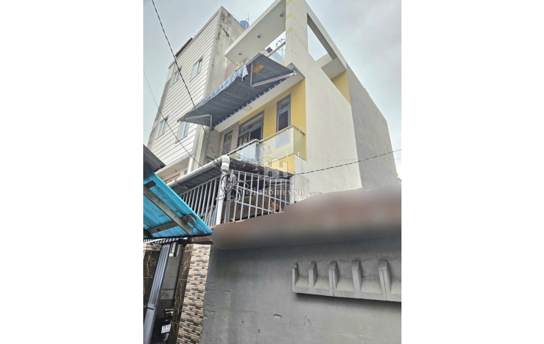 Bán nhà đúc 3 tầng ngay phòng công chứng Quận 12, DT 4,5x12m, giá 4 tỷ 300